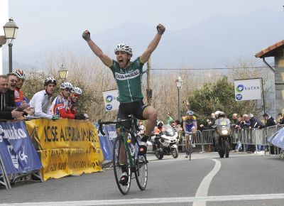 Caja Rural gana con Salas y sigue liderando con Rubén Fernández